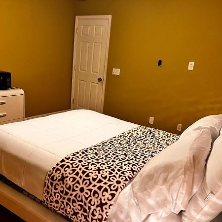 Spotless Guest Room With Shared Bathroom Orlando Kültér fotó