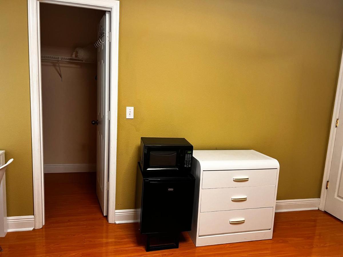 Spotless Guest Room With Shared Bathroom Orlando Kültér fotó